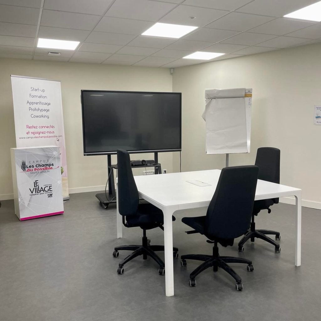 Espace atelier/réunion - 25/30 personnes - Village by CA Châteaudun