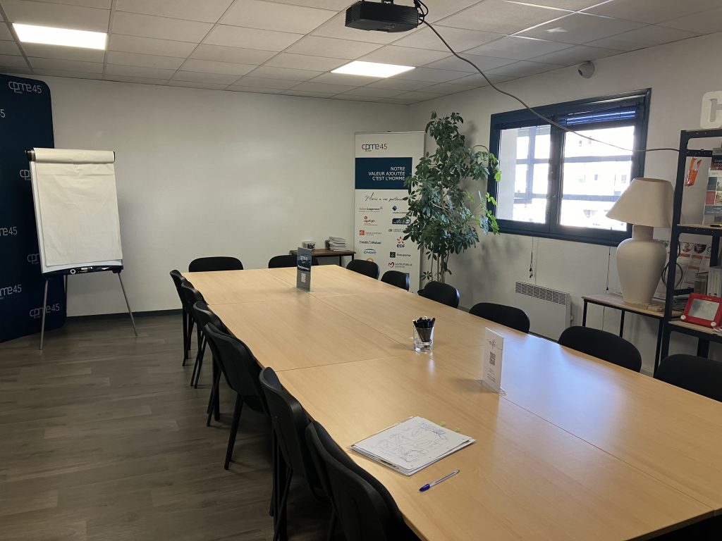 Salle événement business / afterwork Orléans de 16 à 22 personnes - CPME Loiret