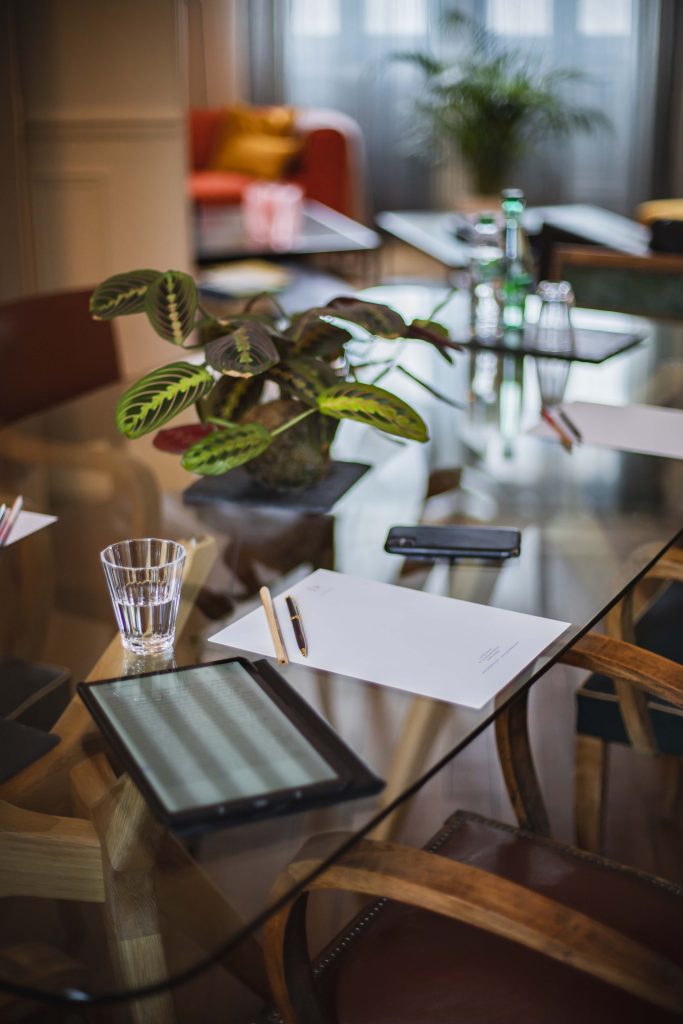 Espace réunion de 2 à 6 places - Villa Orléans