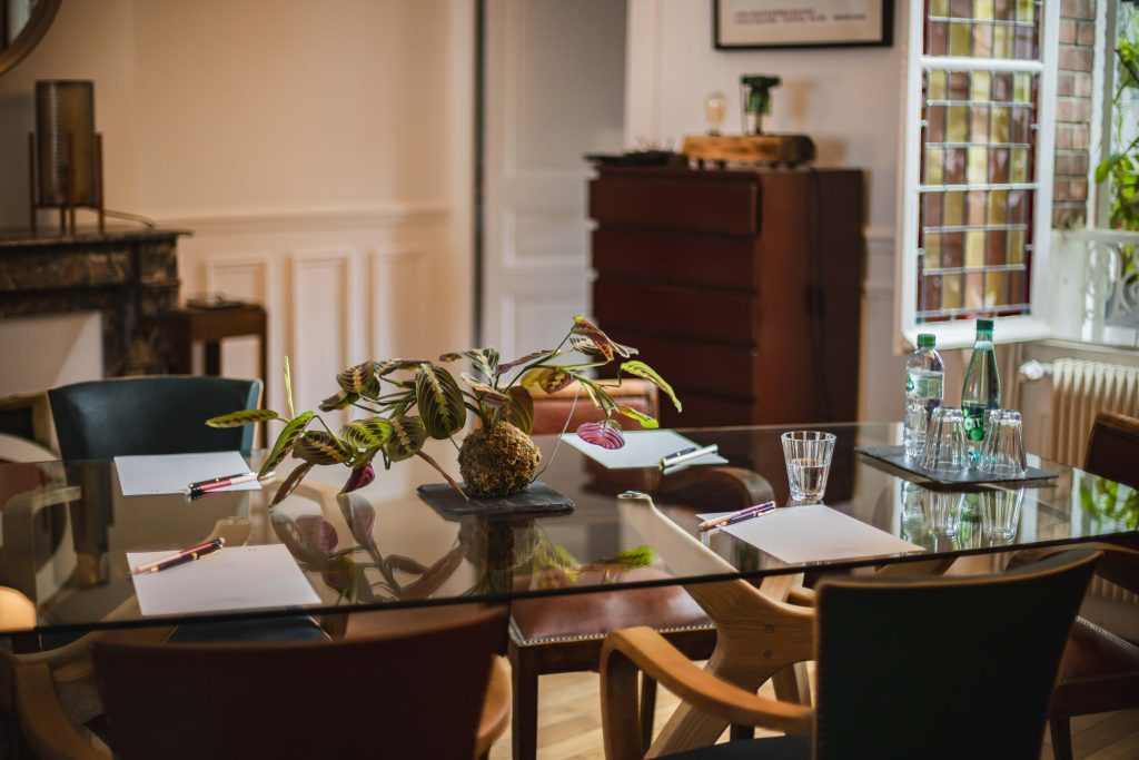 Espace réunion de 2 à 6 places - Villa Orléans