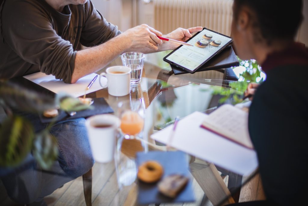 Espace réunion de 2 à 6 places - Villa Orléans